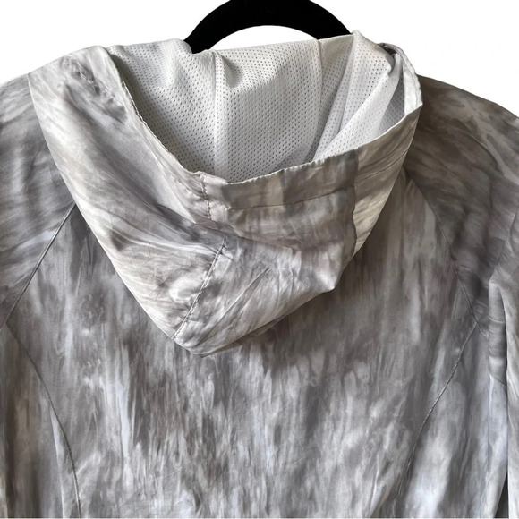 New Balance Women's Wind Rain Jacket Size L - Picture 3 of 5